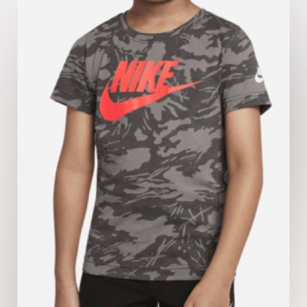 NWOT Nike Little Boys 2T Short-Sleeve All-Over Camo Swoosh Graphic Tee